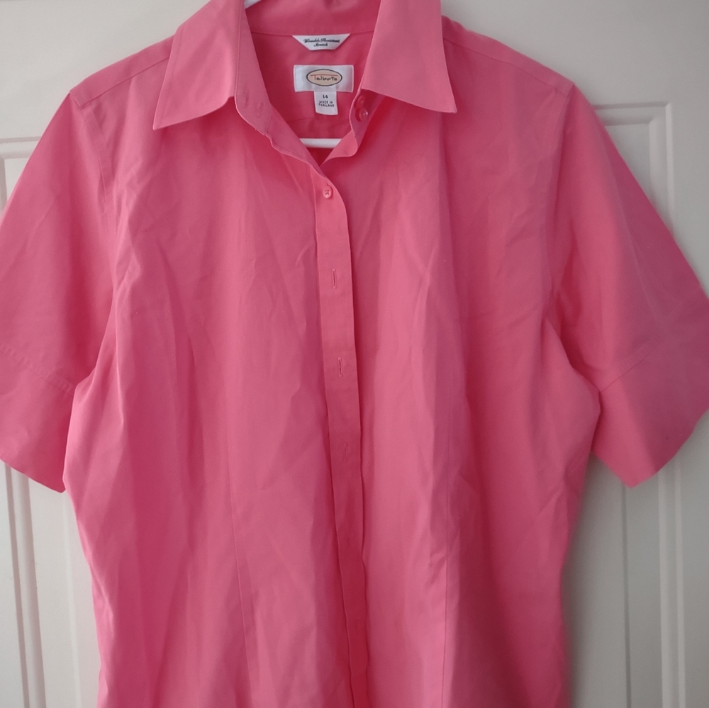 Talbot's Woman's pink button up short sleeve shirt. Great summer shirt.